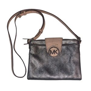 Michael Kors MK signature crossbody bag